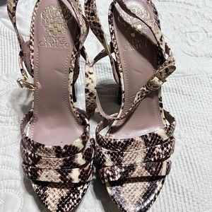 Heeled shoes with platform